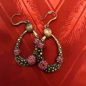 Oval earrings with artificial pink zirconia